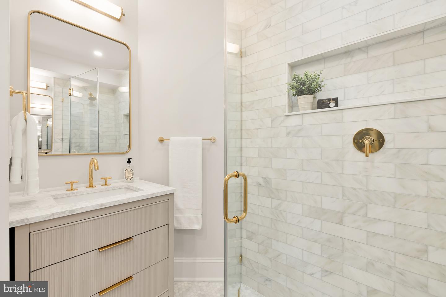 309 DUKE ST, ALEXANDRIA, Virginia 22314, 3 Bedrooms Bedrooms, ,3 BathroomsBathrooms,Residential,For sale,309 DUKE ST,VAAX2042050 MLS # VAAX2042050