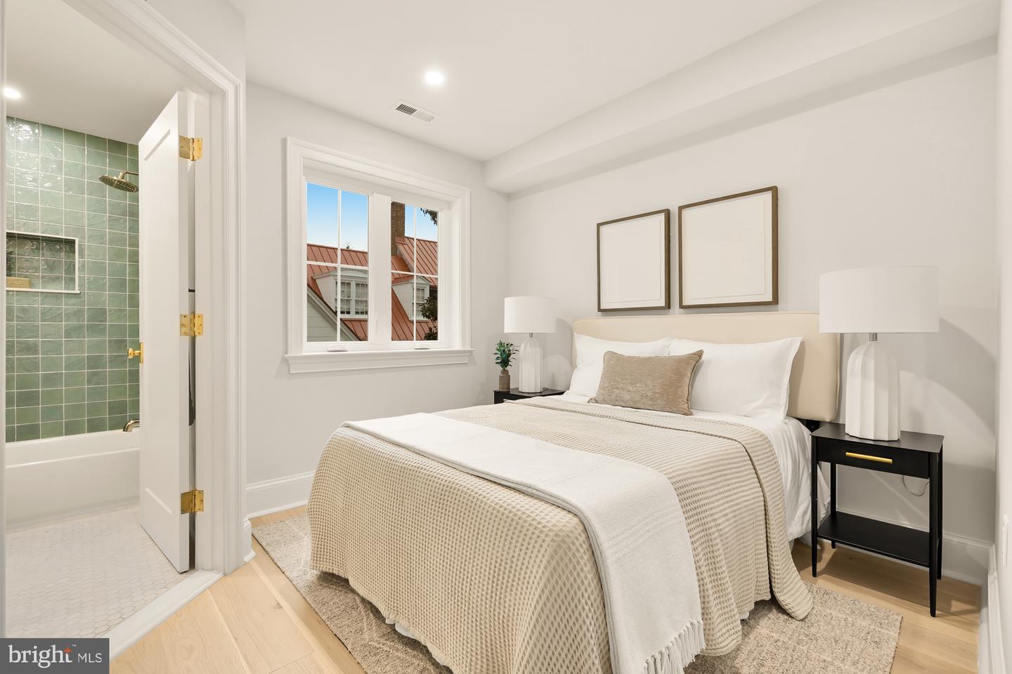 309 DUKE ST, ALEXANDRIA, Virginia 22314, 3 Bedrooms Bedrooms, ,3 BathroomsBathrooms,Residential,For sale,309 DUKE ST,VAAX2042050 MLS # VAAX2042050