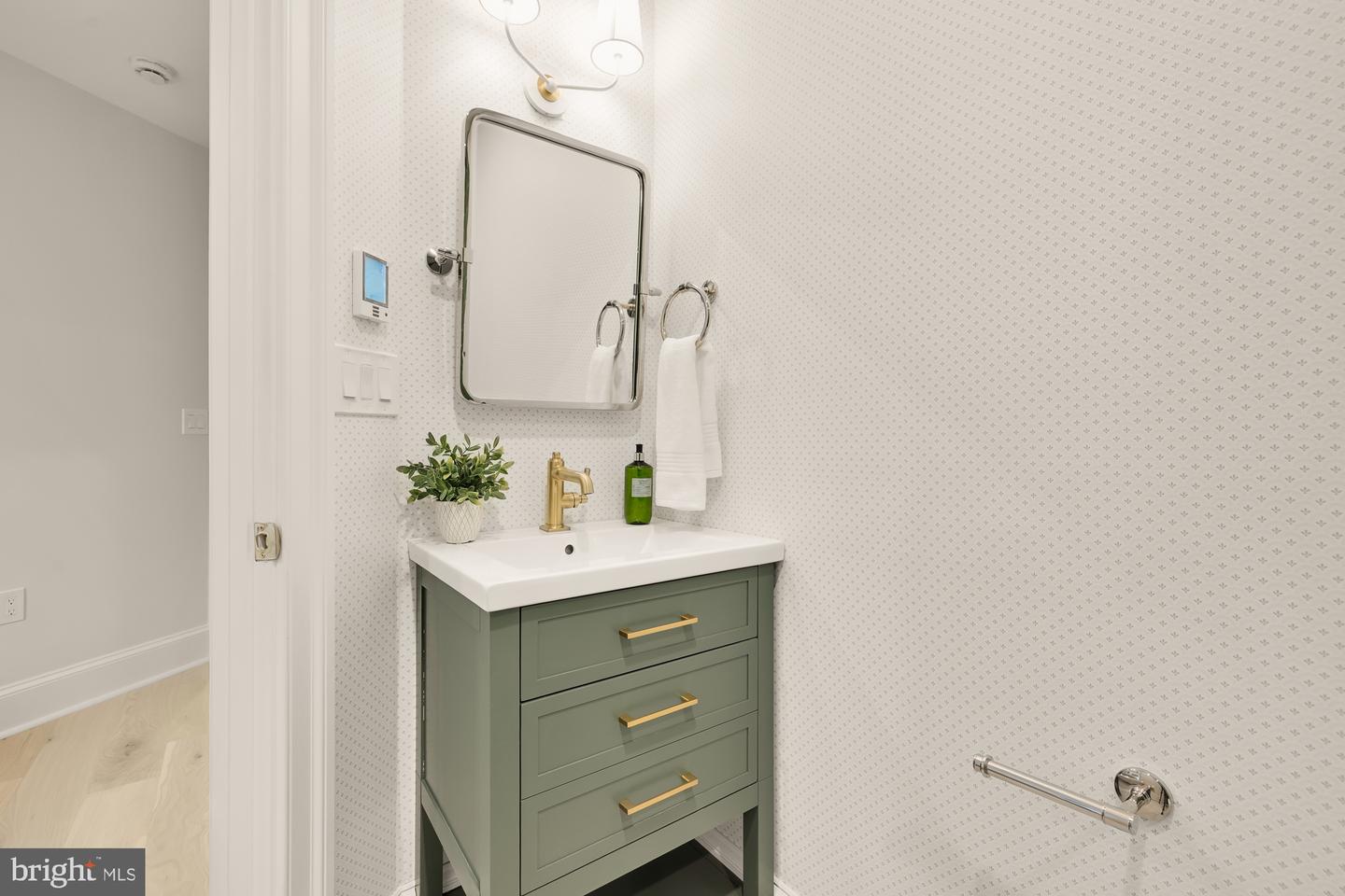 309 DUKE ST, ALEXANDRIA, Virginia 22314, 3 Bedrooms Bedrooms, ,3 BathroomsBathrooms,Residential,For sale,309 DUKE ST,VAAX2042050 MLS # VAAX2042050