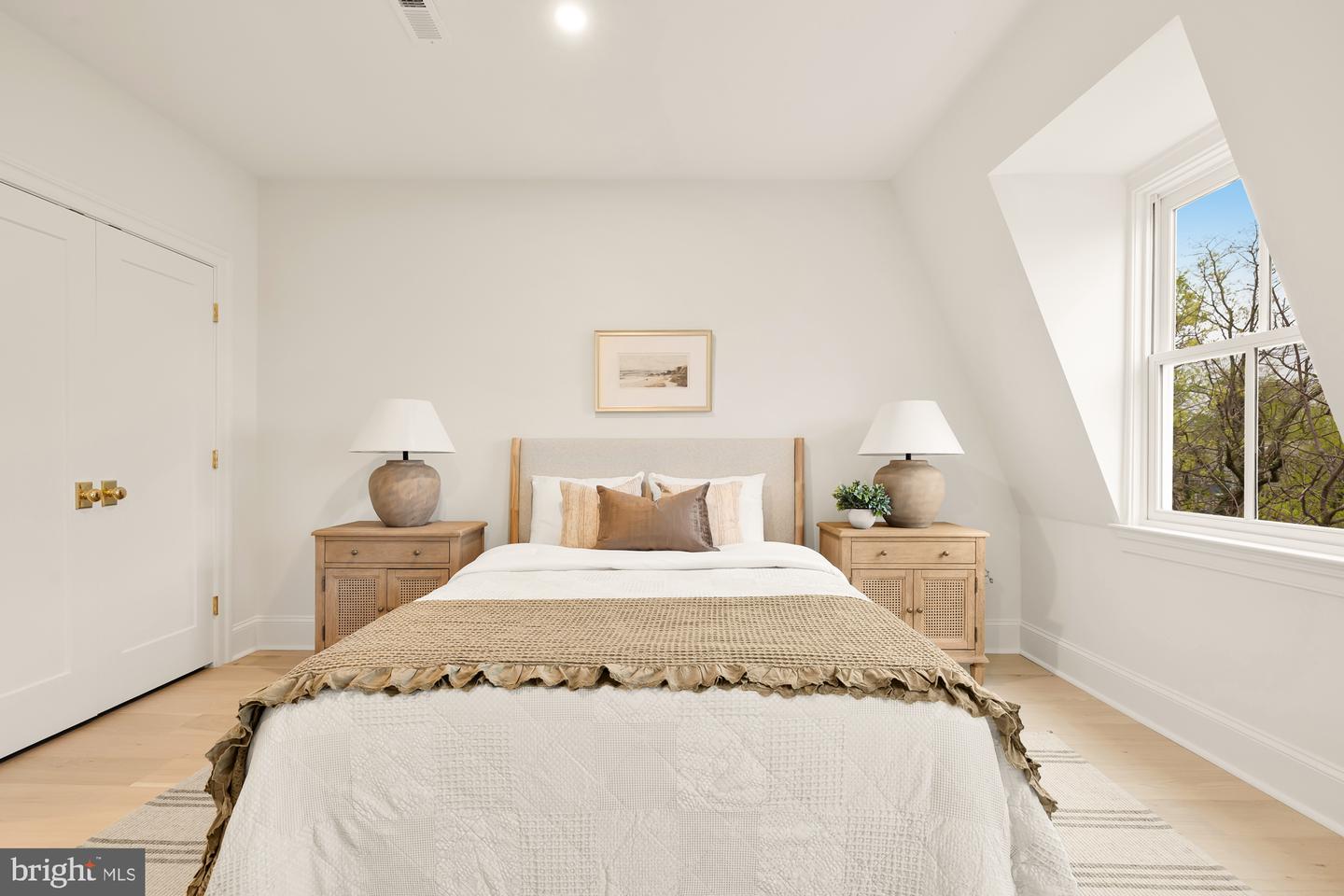 309 DUKE ST, ALEXANDRIA, Virginia 22314, 3 Bedrooms Bedrooms, ,3 BathroomsBathrooms,Residential,For sale,309 DUKE ST,VAAX2042050 MLS # VAAX2042050