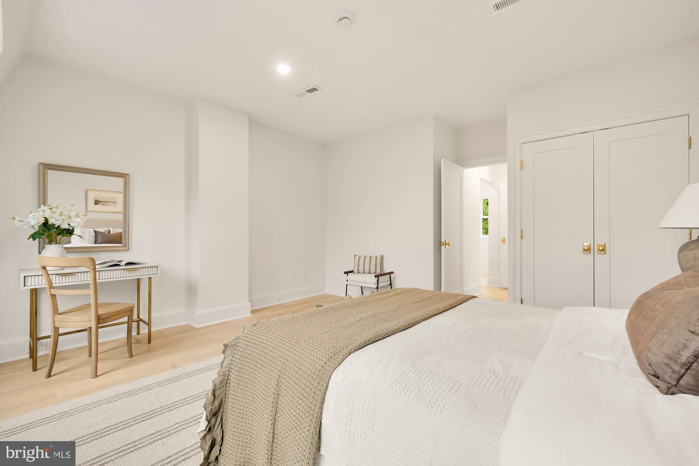 309 DUKE ST, ALEXANDRIA, Virginia 22314, 3 Bedrooms Bedrooms, ,3 BathroomsBathrooms,Residential,For sale,309 DUKE ST,VAAX2042050 MLS # VAAX2042050