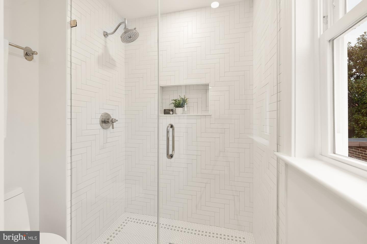 309 DUKE ST, ALEXANDRIA, Virginia 22314, 3 Bedrooms Bedrooms, ,3 BathroomsBathrooms,Residential,For sale,309 DUKE ST,VAAX2042050 MLS # VAAX2042050