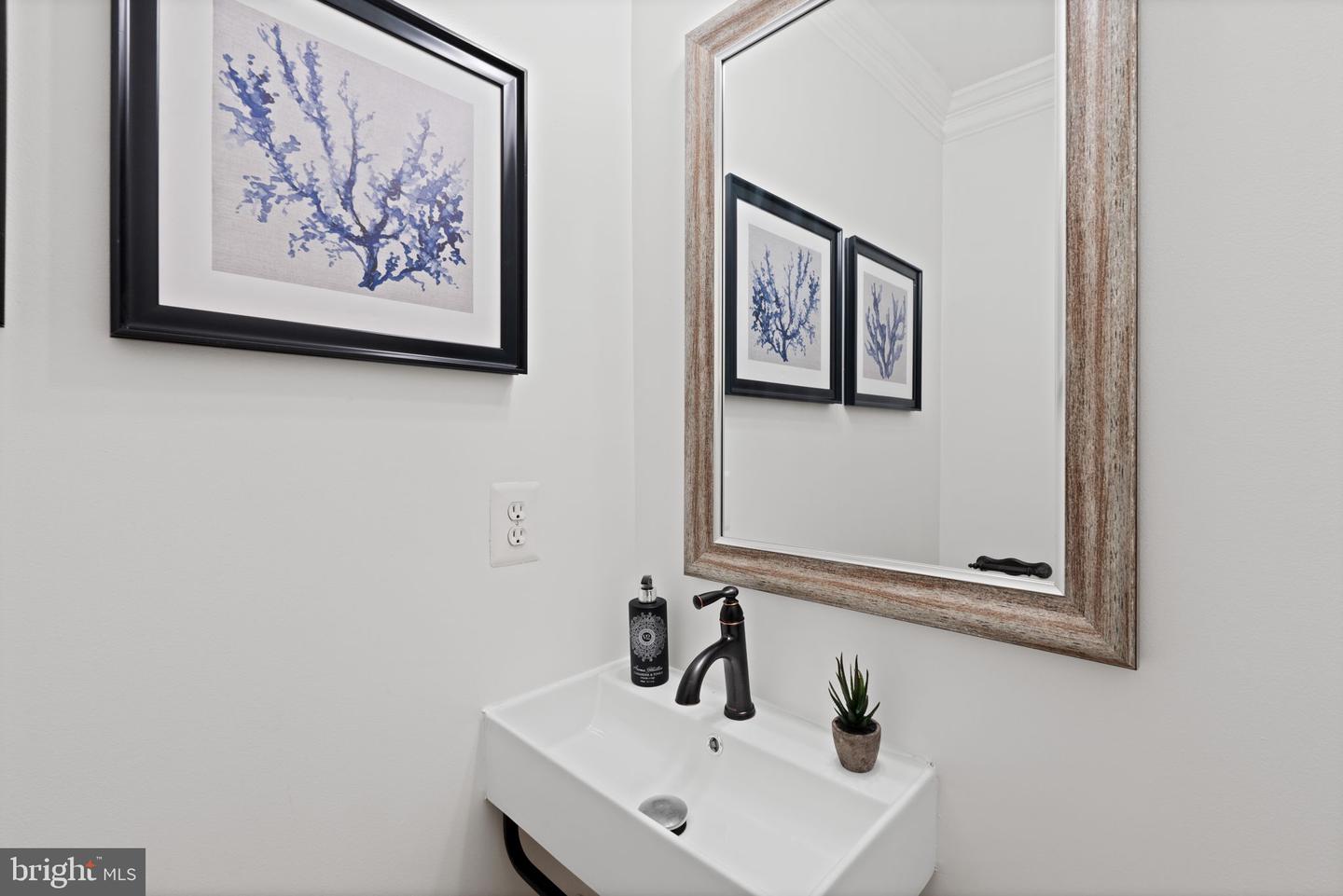 506 IVY CIR, ALEXANDRIA, Virginia 22302, 4 Bedrooms Bedrooms, ,3 BathroomsBathrooms,Residential,For sale,506 IVY CIR,VAAX2042230 MLS # VAAX2042230