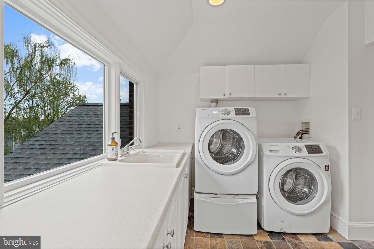 506 IVY CIR, ALEXANDRIA, Virginia 22302, 4 Bedrooms Bedrooms, ,3 BathroomsBathrooms,Residential,For sale,506 IVY CIR,VAAX2042230 MLS # VAAX2042230