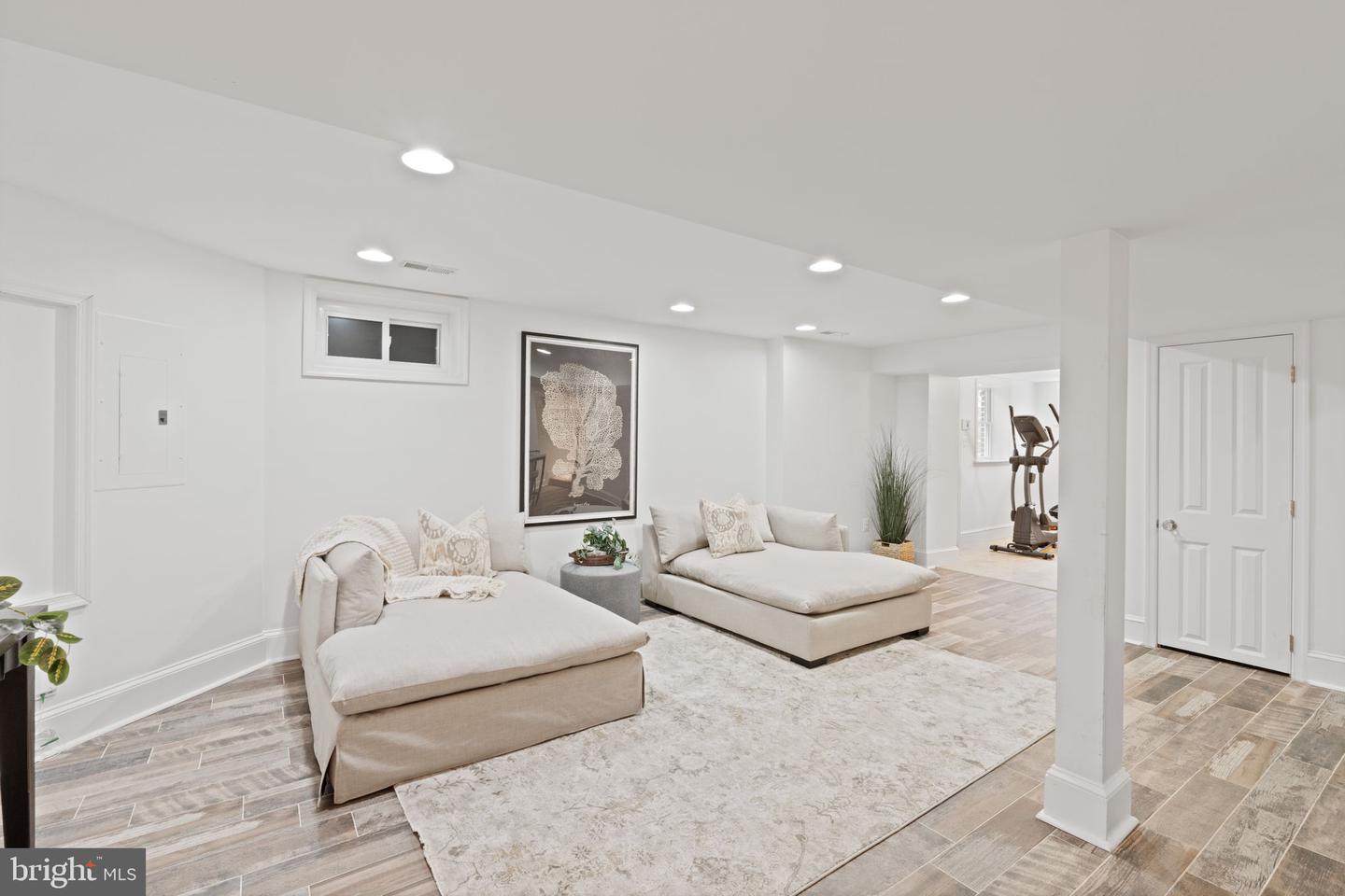 506 IVY CIR, ALEXANDRIA, Virginia 22302, 4 Bedrooms Bedrooms, ,3 BathroomsBathrooms,Residential,For sale,506 IVY CIR,VAAX2042230 MLS # VAAX2042230
