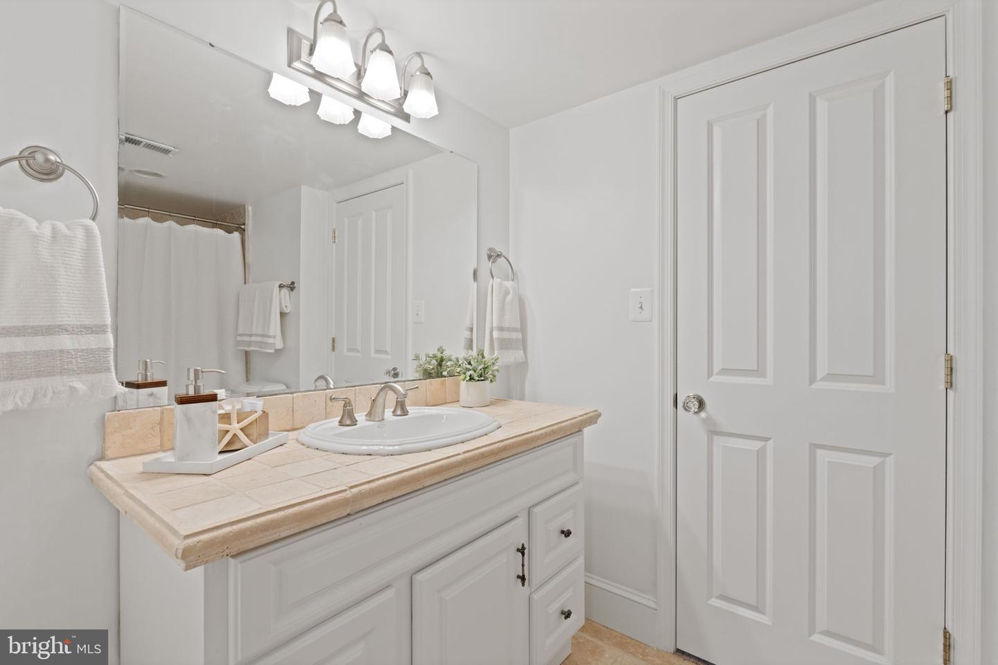 506 IVY CIR, ALEXANDRIA, Virginia 22302, 4 Bedrooms Bedrooms, ,3 BathroomsBathrooms,Residential,For sale,506 IVY CIR,VAAX2042230 MLS # VAAX2042230