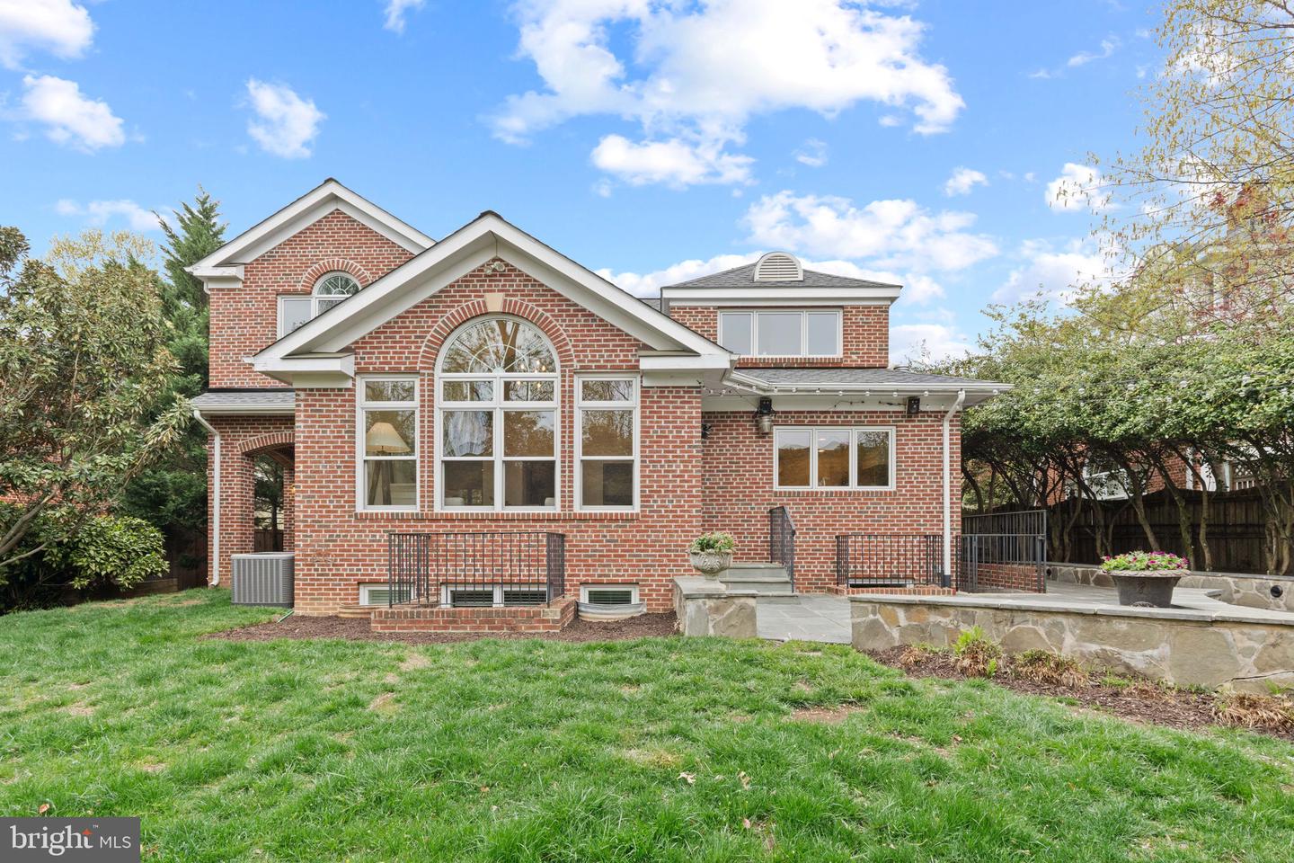 506 IVY CIR, ALEXANDRIA, Virginia 22302, 4 Bedrooms Bedrooms, ,3 BathroomsBathrooms,Residential,For sale,506 IVY CIR,VAAX2042230 MLS # VAAX2042230