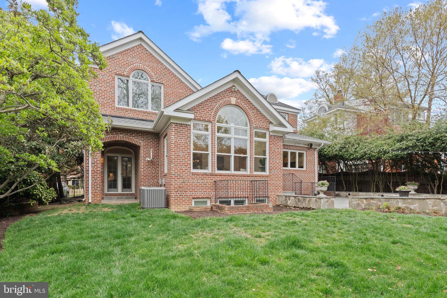 506 IVY CIR, ALEXANDRIA, Virginia 22302, 4 Bedrooms Bedrooms, ,3 BathroomsBathrooms,Residential,For sale,506 IVY CIR,VAAX2042230 MLS # VAAX2042230