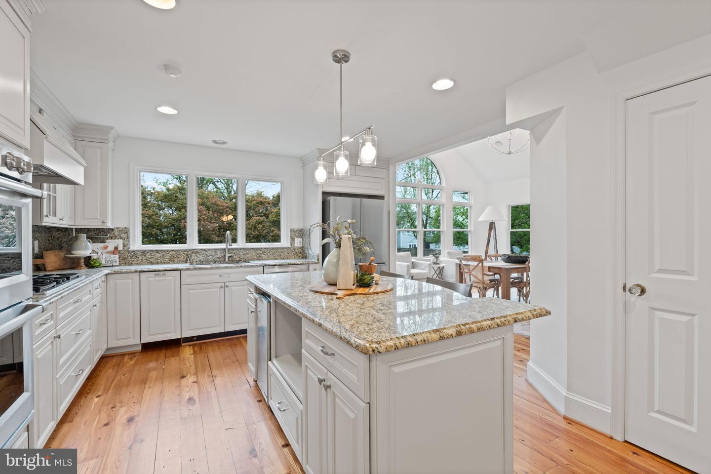 506 IVY CIR, ALEXANDRIA, Virginia 22302, 4 Bedrooms Bedrooms, ,3 BathroomsBathrooms,Residential,For sale,506 IVY CIR,VAAX2042230 MLS # VAAX2042230