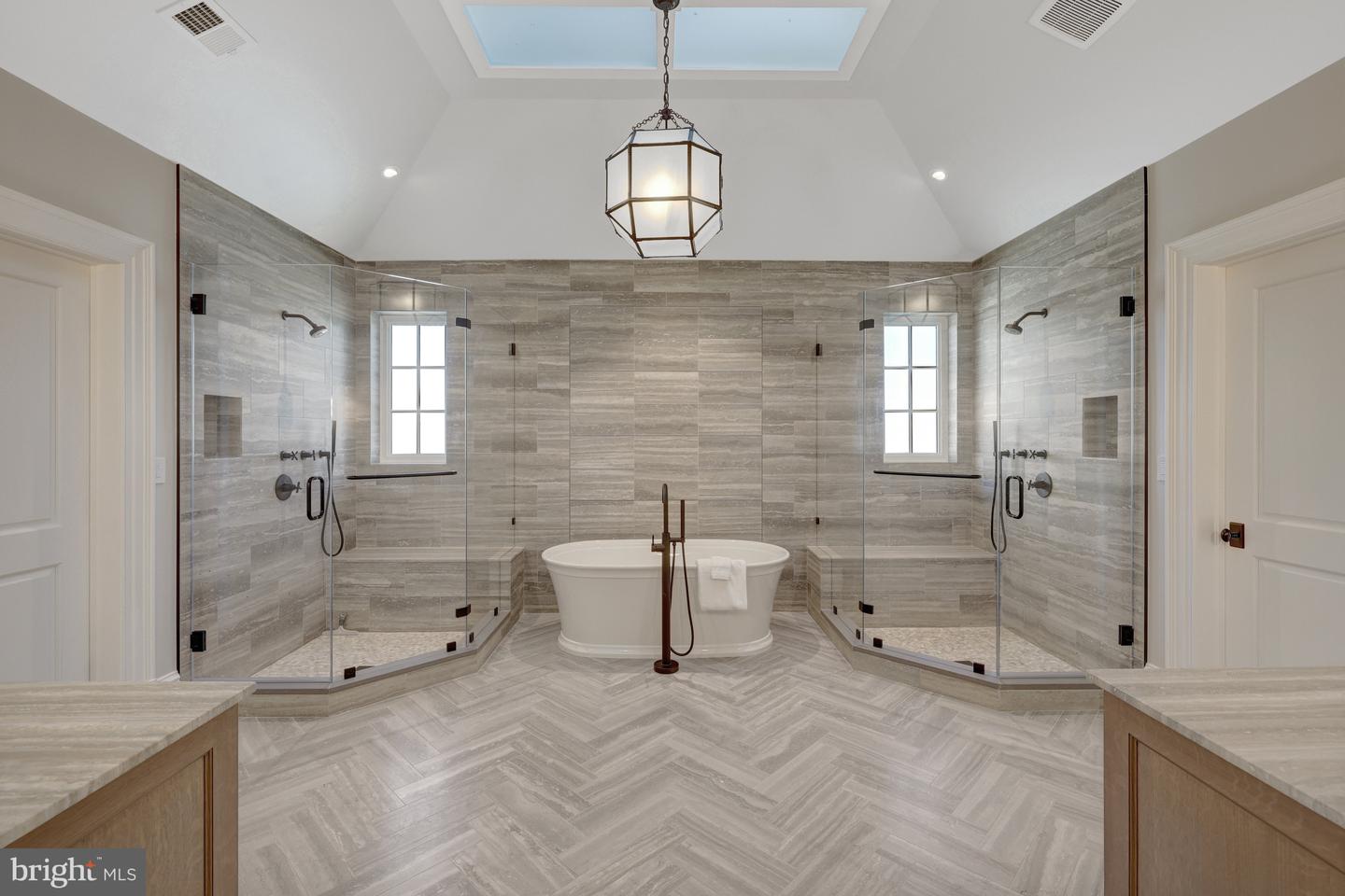 954 MACKALL FARMS LN, MCLEAN, Virginia 22101, 5 Bedrooms Bedrooms, ,5 BathroomsBathrooms,Residential,For sale,954 MACKALL FARMS LN,VAFX2227758 MLS # VAFX2227758