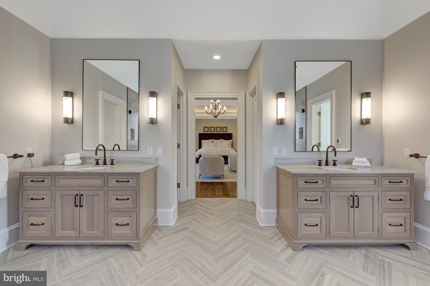954 MACKALL FARMS LN, MCLEAN, Virginia 22101, 5 Bedrooms Bedrooms, ,5 BathroomsBathrooms,Residential,For sale,954 MACKALL FARMS LN,VAFX2227758 MLS # VAFX2227758