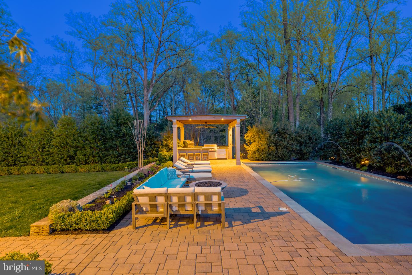 954 MACKALL FARMS LN, MCLEAN, Virginia 22101, 5 Bedrooms Bedrooms, ,5 BathroomsBathrooms,Residential,For sale,954 MACKALL FARMS LN,VAFX2227758 MLS # VAFX2227758