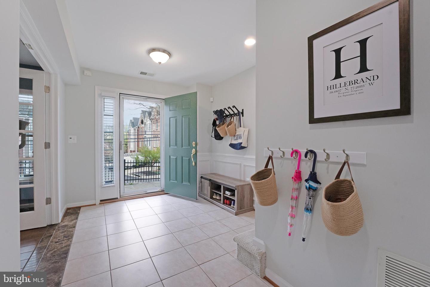 100 WASHINGTON ST, OCCOQUAN, Virginia 22125, 4 Bedrooms Bedrooms, ,3 BathroomsBathrooms,Residential,For sale,100 WASHINGTON ST,VAPW2089992 MLS # VAPW2089992