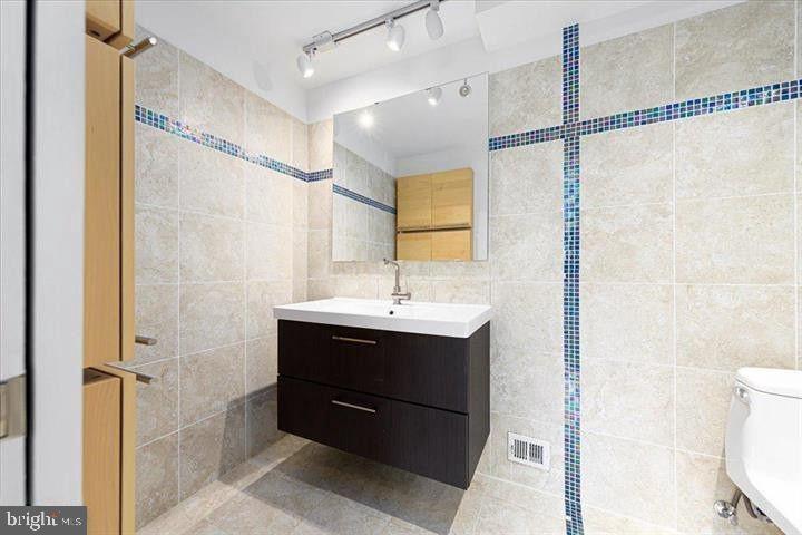 2330 S QUINCY ST, ARLINGTON, Virginia 22204, 2 Bedrooms Bedrooms, ,2 BathroomsBathrooms,Residential,For sale,2330 S QUINCY ST,VAAR2054774 MLS # VAAR2054774