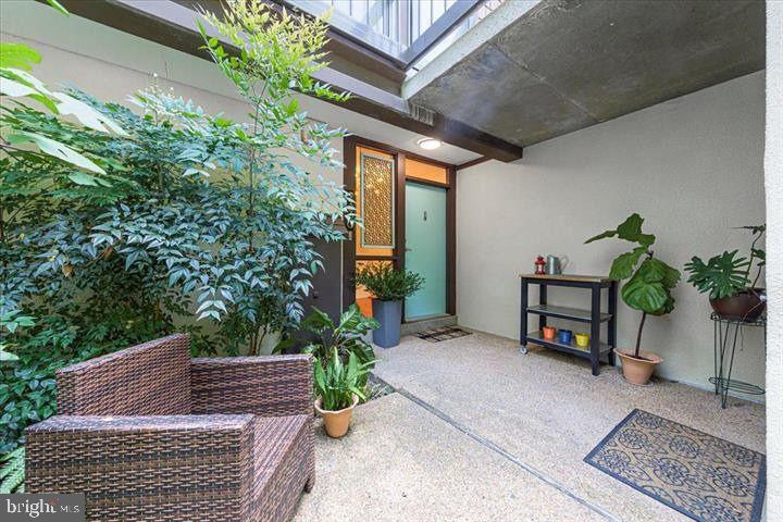 2330 S QUINCY ST, ARLINGTON, Virginia 22204, 2 Bedrooms Bedrooms, ,2 BathroomsBathrooms,Residential,For sale,2330 S QUINCY ST,VAAR2054774 MLS # VAAR2054774