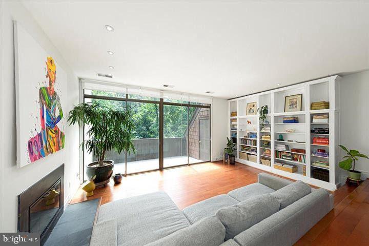 2330 S QUINCY ST, ARLINGTON, Virginia 22204, 2 Bedrooms Bedrooms, ,2 BathroomsBathrooms,Residential,For sale,2330 S QUINCY ST,VAAR2054774 MLS # VAAR2054774