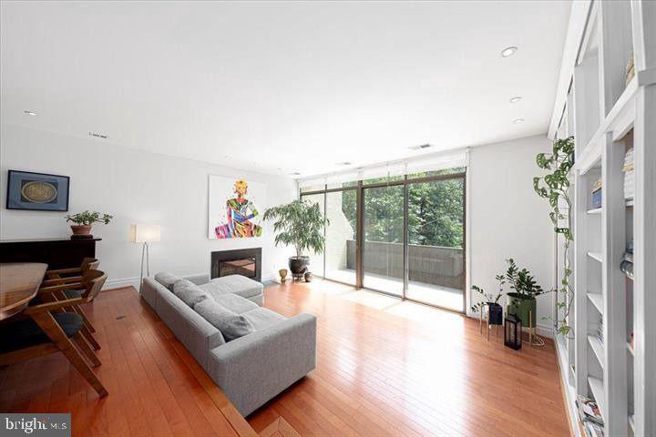 2330 S QUINCY ST, ARLINGTON, Virginia 22204, 2 Bedrooms Bedrooms, ,2 BathroomsBathrooms,Residential,For sale,2330 S QUINCY ST,VAAR2054774 MLS # VAAR2054774