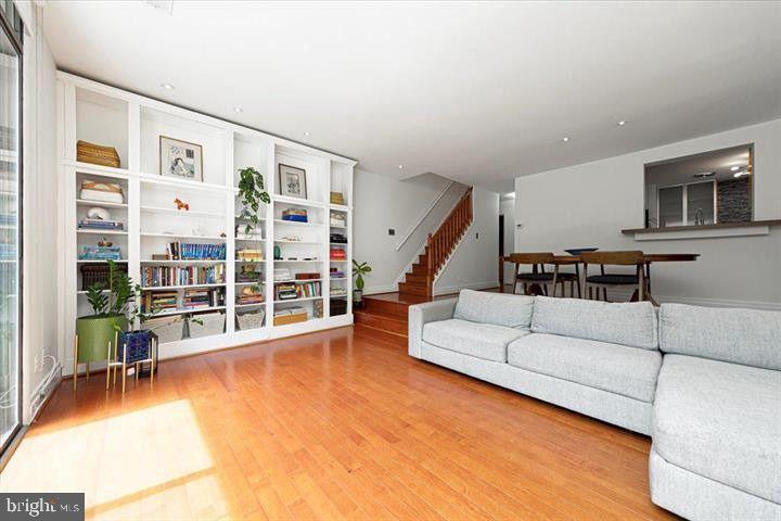 2330 S QUINCY ST, ARLINGTON, Virginia 22204, 2 Bedrooms Bedrooms, ,2 BathroomsBathrooms,Residential,For sale,2330 S QUINCY ST,VAAR2054774 MLS # VAAR2054774