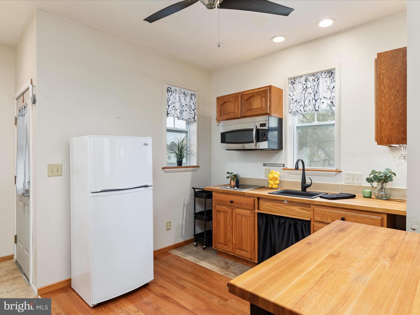 121 W CONFEDERATE ST, NEW MARKET, Virginia 22844, 2 Bedrooms Bedrooms, ,3 BathroomsBathrooms,Residential,For sale,121 W CONFEDERATE ST,VASH2010956 MLS # VASH2010956