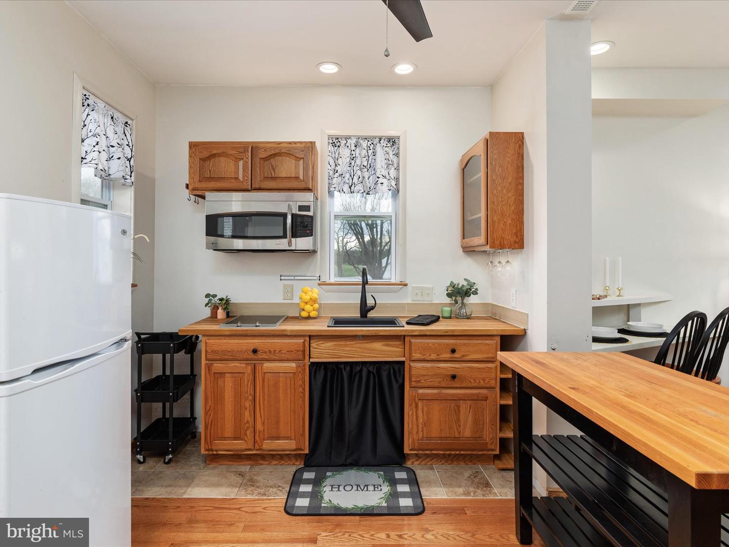 121 W CONFEDERATE ST, NEW MARKET, Virginia 22844, 2 Bedrooms Bedrooms, ,3 BathroomsBathrooms,Residential,For sale,121 W CONFEDERATE ST,VASH2010956 MLS # VASH2010956