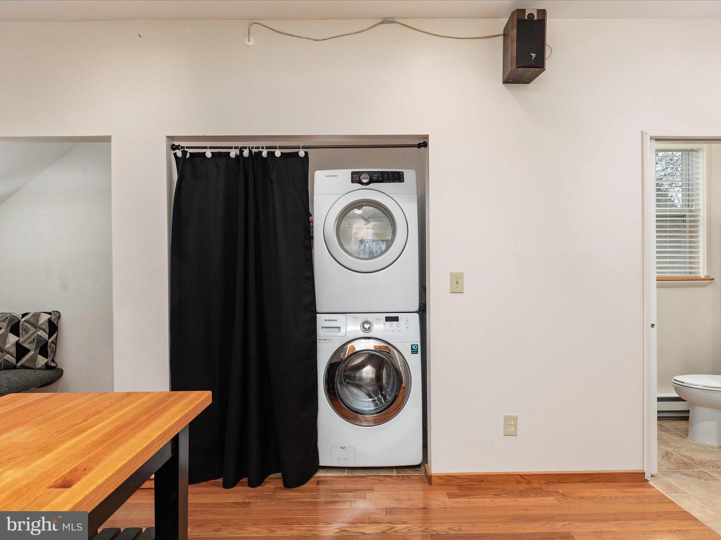 121 W CONFEDERATE ST, NEW MARKET, Virginia 22844, 2 Bedrooms Bedrooms, ,3 BathroomsBathrooms,Residential,For sale,121 W CONFEDERATE ST,VASH2010956 MLS # VASH2010956
