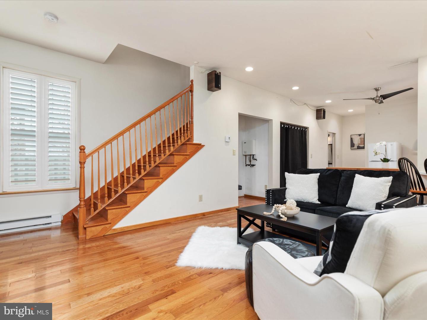 121 W CONFEDERATE ST, NEW MARKET, Virginia 22844, 2 Bedrooms Bedrooms, ,3 BathroomsBathrooms,Residential,For sale,121 W CONFEDERATE ST,VASH2010956 MLS # VASH2010956