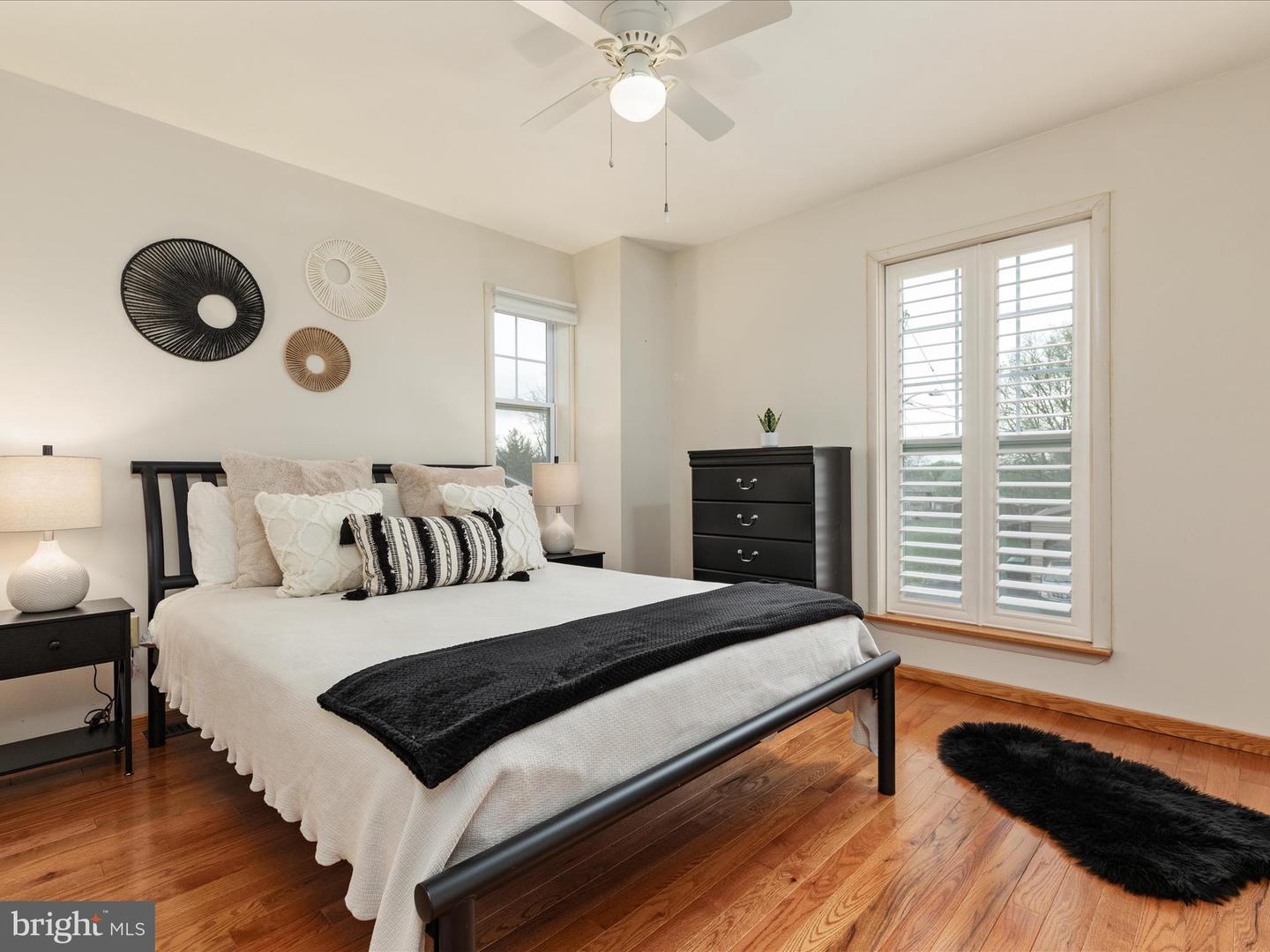 121 W CONFEDERATE ST, NEW MARKET, Virginia 22844, 2 Bedrooms Bedrooms, ,3 BathroomsBathrooms,Residential,For sale,121 W CONFEDERATE ST,VASH2010956 MLS # VASH2010956