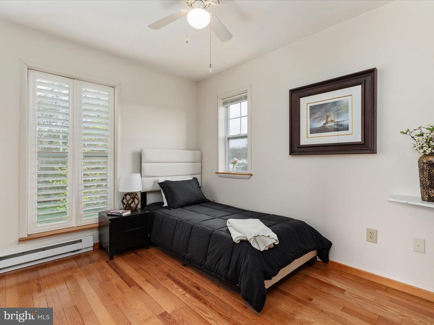 121 W CONFEDERATE ST, NEW MARKET, Virginia 22844, 2 Bedrooms Bedrooms, ,3 BathroomsBathrooms,Residential,For sale,121 W CONFEDERATE ST,VASH2010956 MLS # VASH2010956