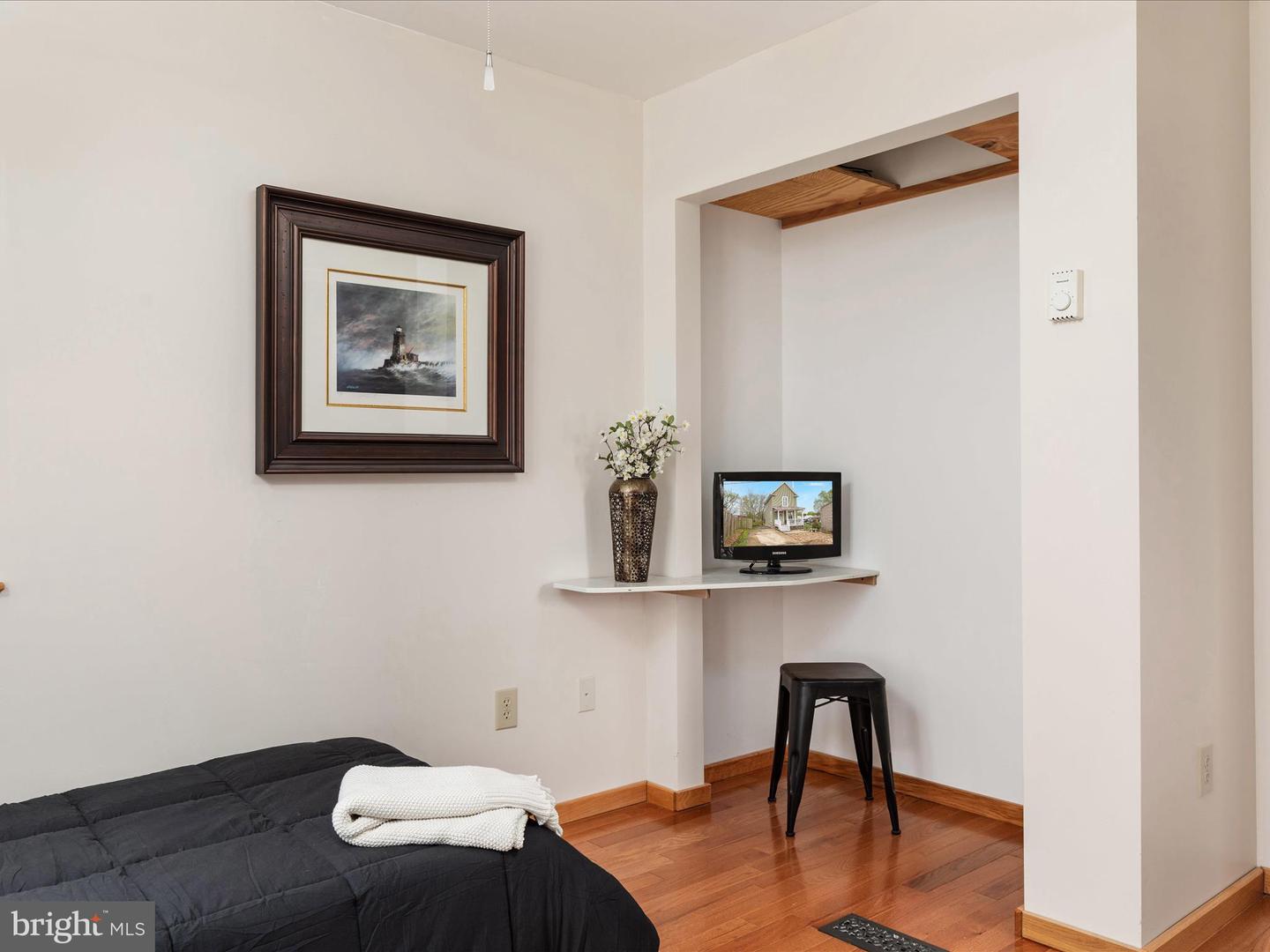 121 W CONFEDERATE ST, NEW MARKET, Virginia 22844, 2 Bedrooms Bedrooms, ,3 BathroomsBathrooms,Residential,For sale,121 W CONFEDERATE ST,VASH2010956 MLS # VASH2010956