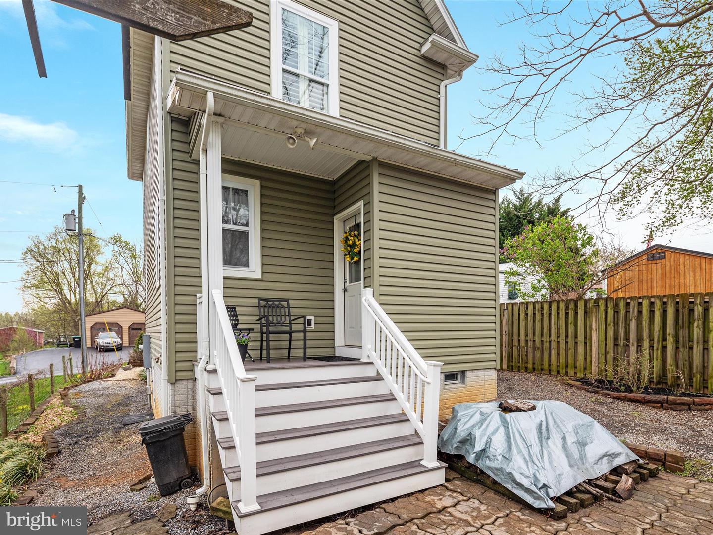 121 W CONFEDERATE ST, NEW MARKET, Virginia 22844, 2 Bedrooms Bedrooms, ,3 BathroomsBathrooms,Residential,For sale,121 W CONFEDERATE ST,VASH2010956 MLS # VASH2010956