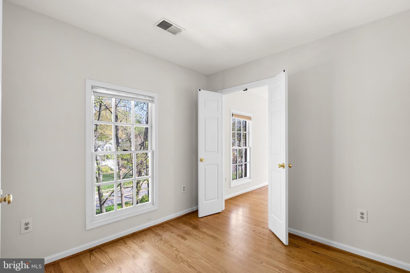 3106 RUSSELL RD, ALEXANDRIA, Virginia 22305, 5 Bedrooms Bedrooms, ,3 BathroomsBathrooms,Residential,For sale,3106 RUSSELL RD,VAAX2043358 MLS # VAAX2043358