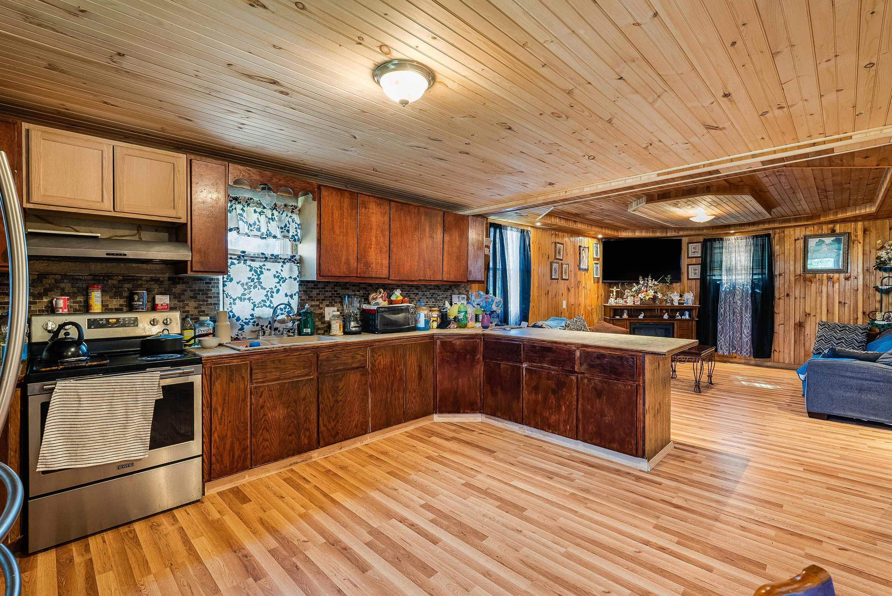 2015 CECIL WAMPLER RD, MOUNT CRAWFORD, Virginia 22801, 6 Bedrooms Bedrooms, ,2 BathroomsBathrooms,Residential,2015 CECIL WAMPLER RD,663003 MLS # 663003