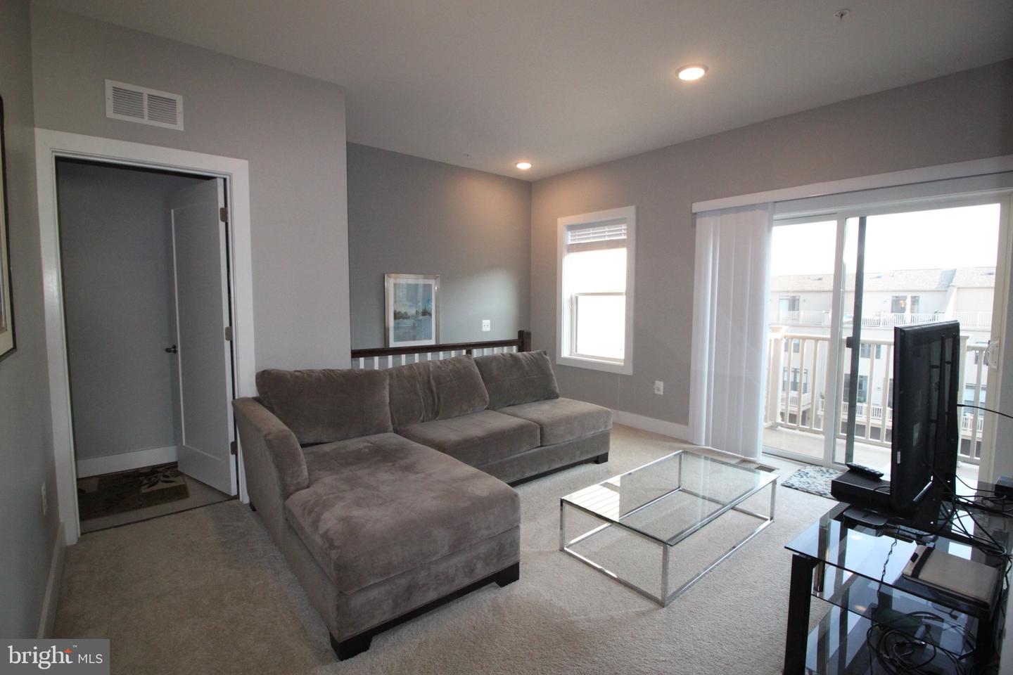 44738 TIVERTON SQ, ASHBURN, Virginia 20147, 3 Bedrooms Bedrooms, ,2 BathroomsBathrooms,Residential,For sale,44738 TIVERTON SQ,VALO2093252 MLS # VALO2093252