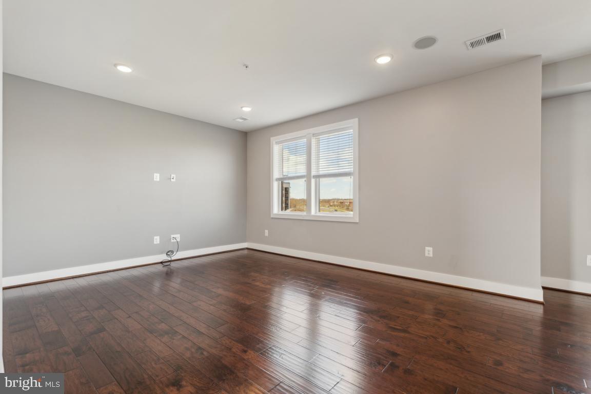 44738 TIVERTON SQ, ASHBURN, Virginia 20147, 3 Bedrooms Bedrooms, ,2 BathroomsBathrooms,Residential,For sale,44738 TIVERTON SQ,VALO2093252 MLS # VALO2093252