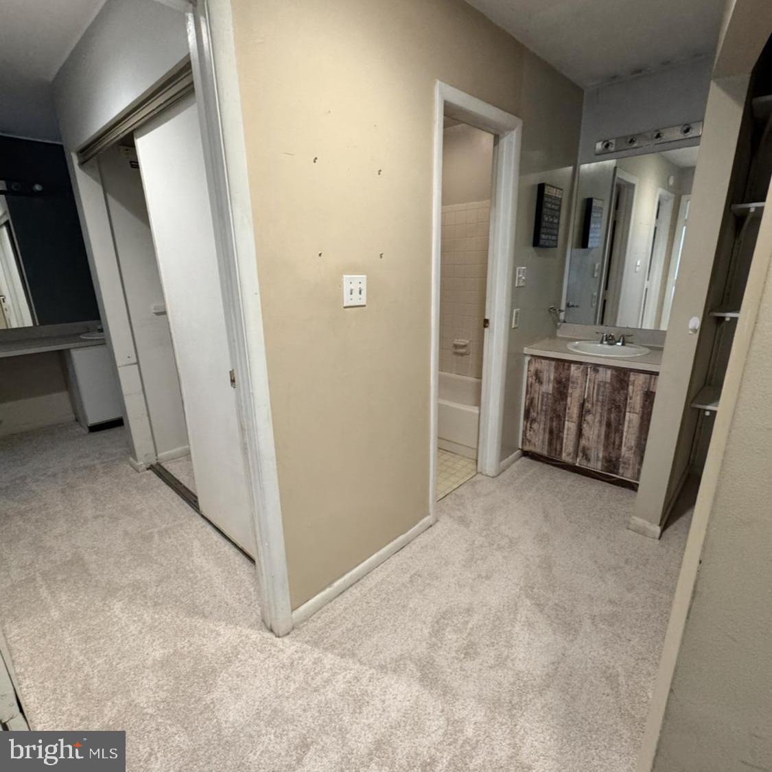 5778-B REXFORD CT #5778B, SPRINGFIELD, Virginia 22152, 2 Bedrooms Bedrooms, ,2 BathroomsBathrooms,Residential,For sale,5778-B REXFORD CT #5778B,VAFX2202340 MLS # VAFX2202340