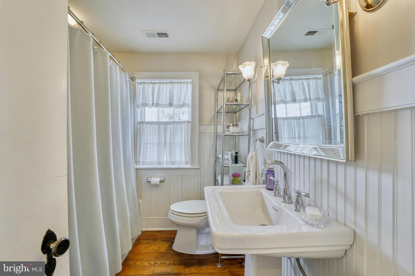 40162 MAIN ST, WATERFORD, Virginia 20197, 4 Bedrooms Bedrooms, ,3 BathroomsBathrooms,Residential,For sale,40162 MAIN ST,VALO2089402 MLS # VALO2089402