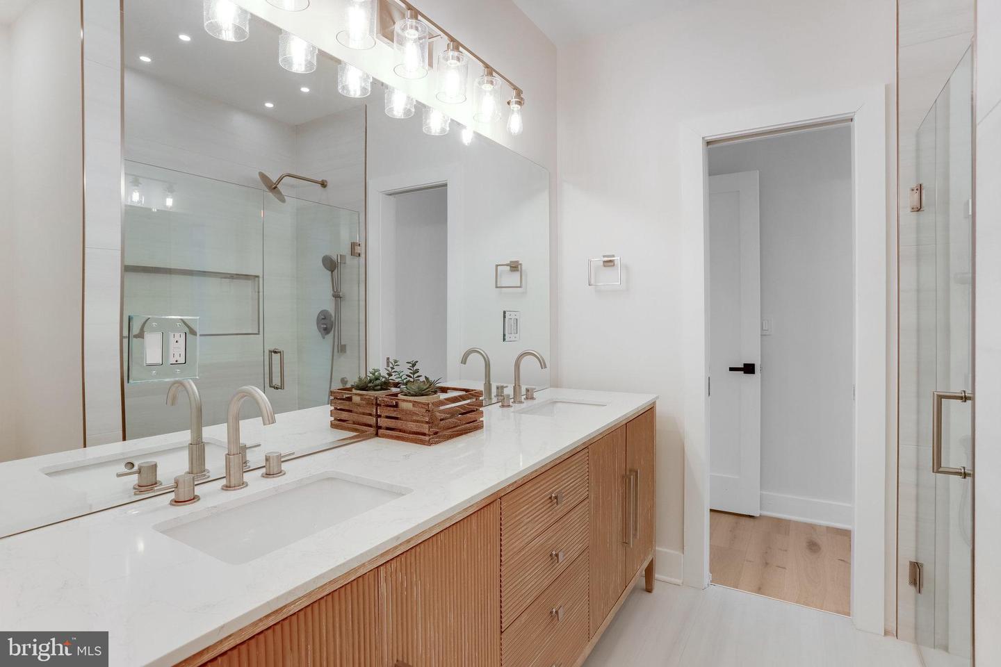 1600 37TH ST NW, WASHINGTON, District Of Columbia 20007, 5 Bedrooms Bedrooms, ,4 BathroomsBathrooms,Residential,For sale,1600 37TH ST NW,DCDC2187336 MLS # DCDC2187336