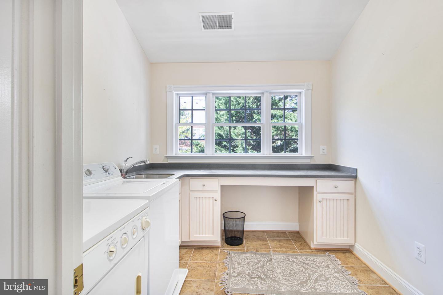 9507 SHELLY KRASNOW LN, FAIRFAX, Virginia 22031, 5 Bedrooms Bedrooms, ,4 BathroomsBathrooms,Residential,For sale,9507 SHELLY KRASNOW LN,VAFC2005836 MLS # VAFC2005836