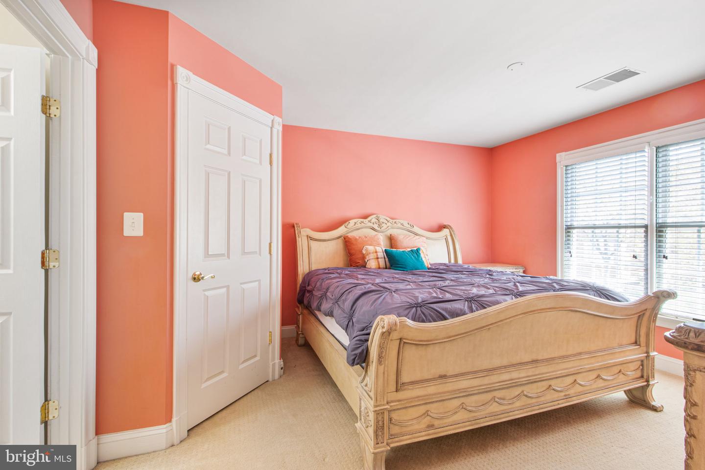 9507 SHELLY KRASNOW LN, FAIRFAX, Virginia 22031, 5 Bedrooms Bedrooms, ,4 BathroomsBathrooms,Residential,For sale,9507 SHELLY KRASNOW LN,VAFC2005836 MLS # VAFC2005836