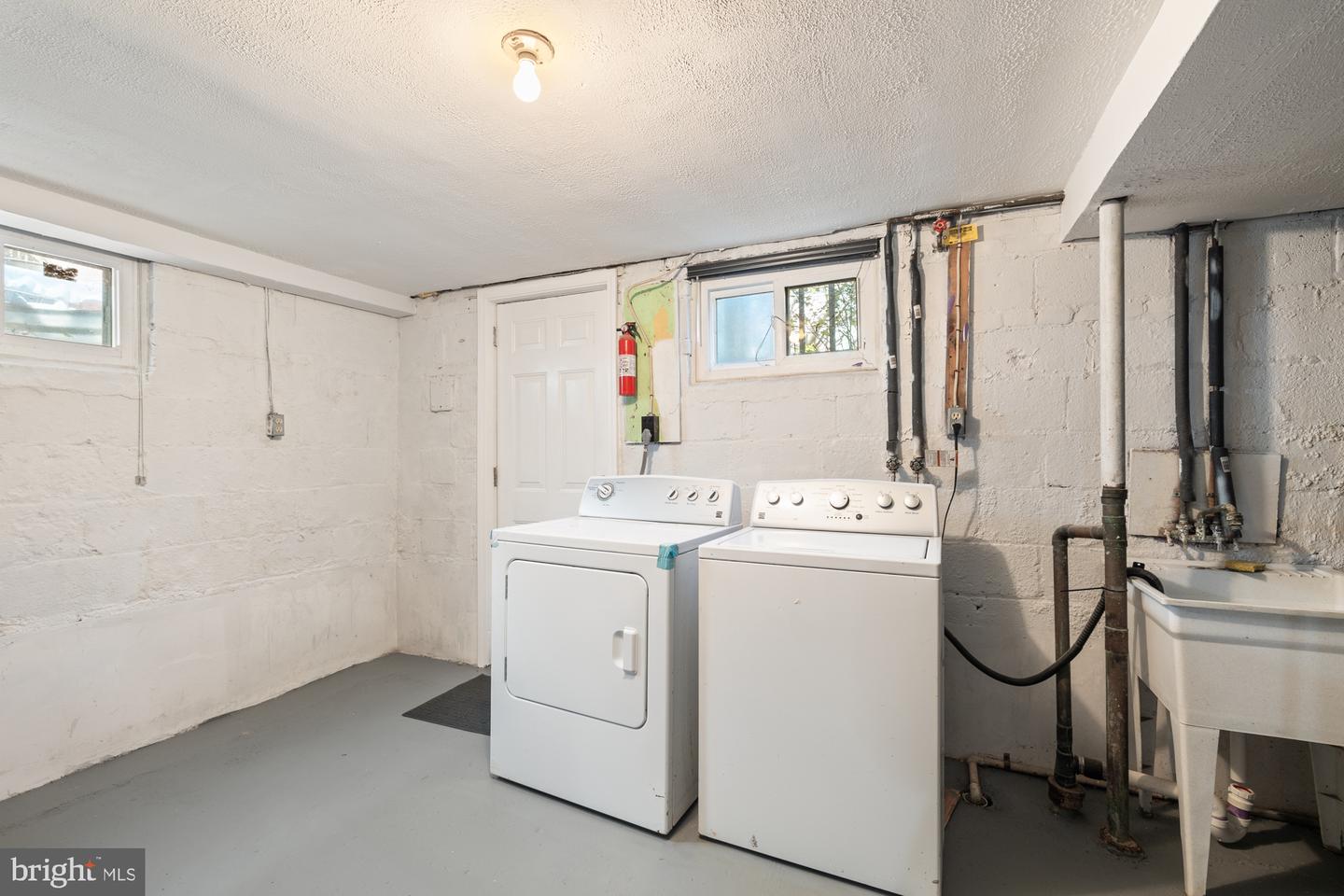 1611 13TH ST S, ARLINGTON, Virginia 22204, 3 Bedrooms Bedrooms, ,2 BathroomsBathrooms,Residential,For sale,1611 13TH ST S,VAAR2054992 MLS # VAAR2054992