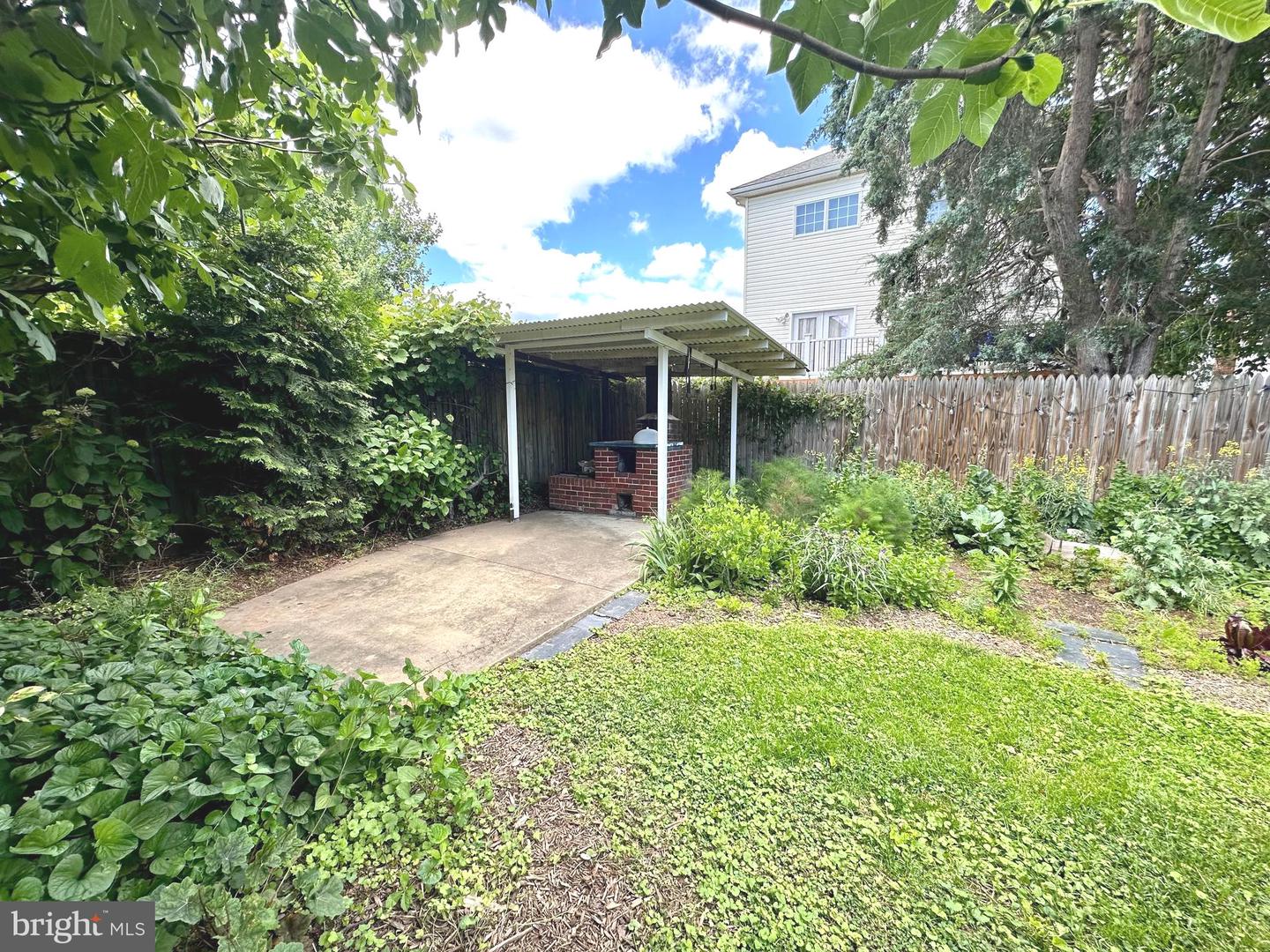 1611 13TH ST S, ARLINGTON, Virginia 22204, 3 Bedrooms Bedrooms, ,2 BathroomsBathrooms,Residential,For sale,1611 13TH ST S,VAAR2054992 MLS # VAAR2054992