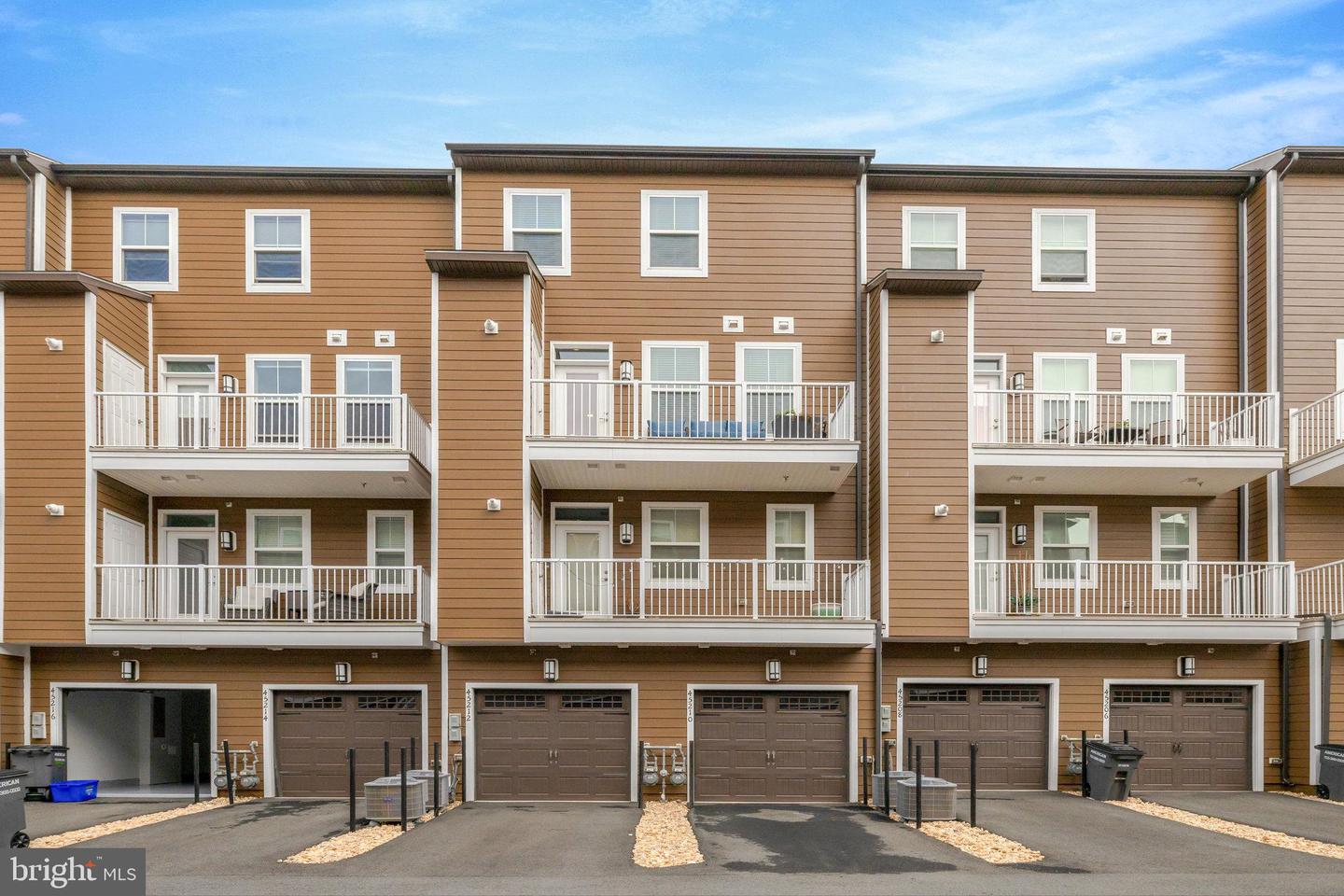 45210 LETTERMORE SQ, STERLING, Virginia 20166, 3 Bedrooms Bedrooms, ,2 BathroomsBathrooms,Residential,For sale,45210 LETTERMORE SQ,VALO2092160 MLS # VALO2092160