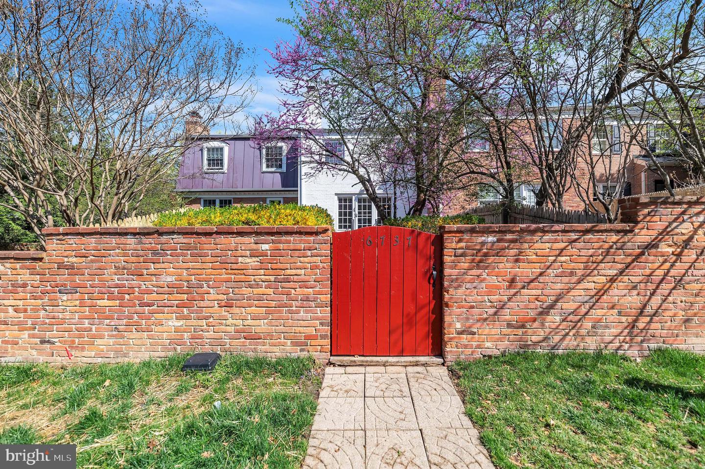 6737 TOWNE LANE RD, MCLEAN, Virginia 22101, 4 Bedrooms Bedrooms, ,3 BathroomsBathrooms,Residential,For sale,6737 TOWNE LANE RD,VAFX2229716 MLS # VAFX2229716