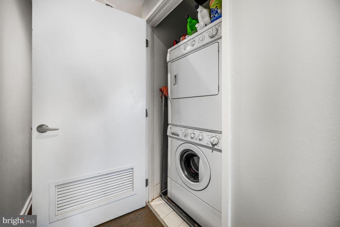 3409 WILSON BLVD #211, ARLINGTON, Virginia 22201, 2 Bedrooms Bedrooms, ,2 BathroomsBathrooms,Residential,For sale,3409 WILSON BLVD #211,VAAR2053082 MLS # VAAR2053082