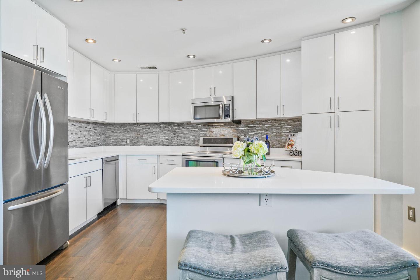 3409 WILSON BLVD #211, ARLINGTON, Virginia 22201, 2 Bedrooms Bedrooms, ,2 BathroomsBathrooms,Residential,For sale,3409 WILSON BLVD #211,VAAR2053082 MLS # VAAR2053082