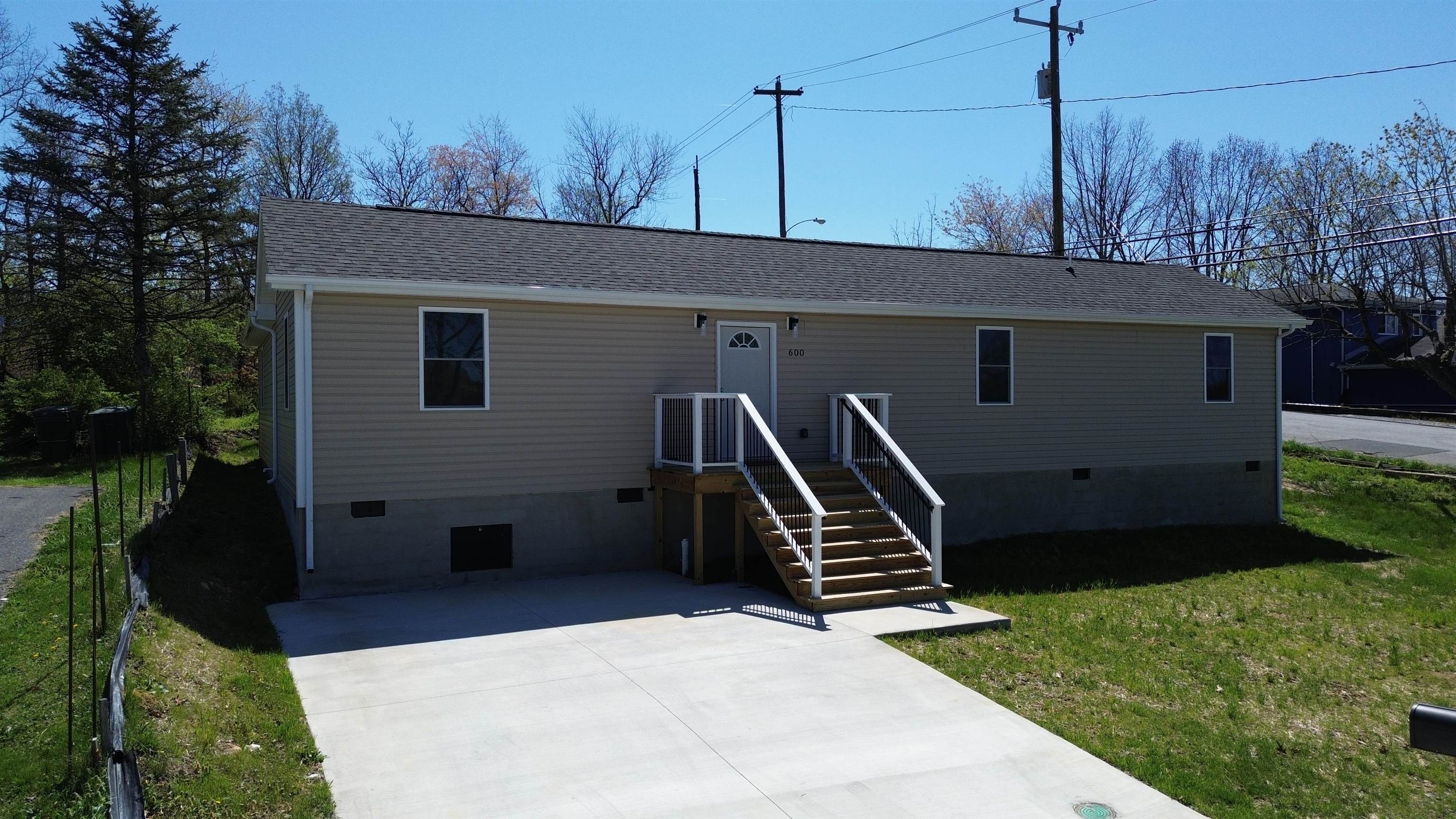 600 N BAYARD AVE, WAYNESBORO, Virginia 22980, 3 Bedrooms Bedrooms, ,2 BathroomsBathrooms,Residential,600 N BAYARD AVE,663040 MLS # 663040