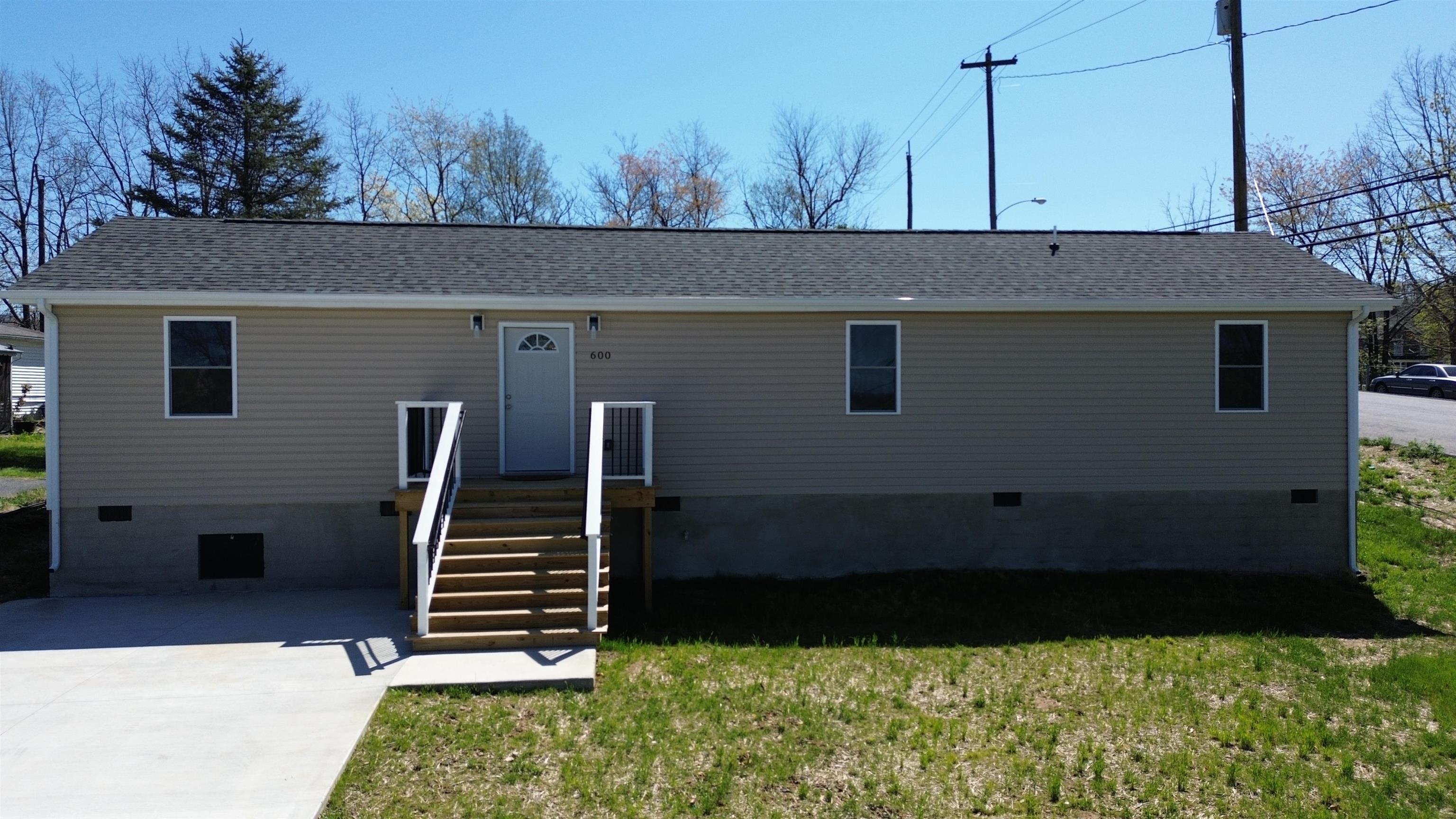 600 N BAYARD AVE, WAYNESBORO, Virginia 22980, 3 Bedrooms Bedrooms, ,2 BathroomsBathrooms,Residential,600 N BAYARD AVE,663040 MLS # 663040