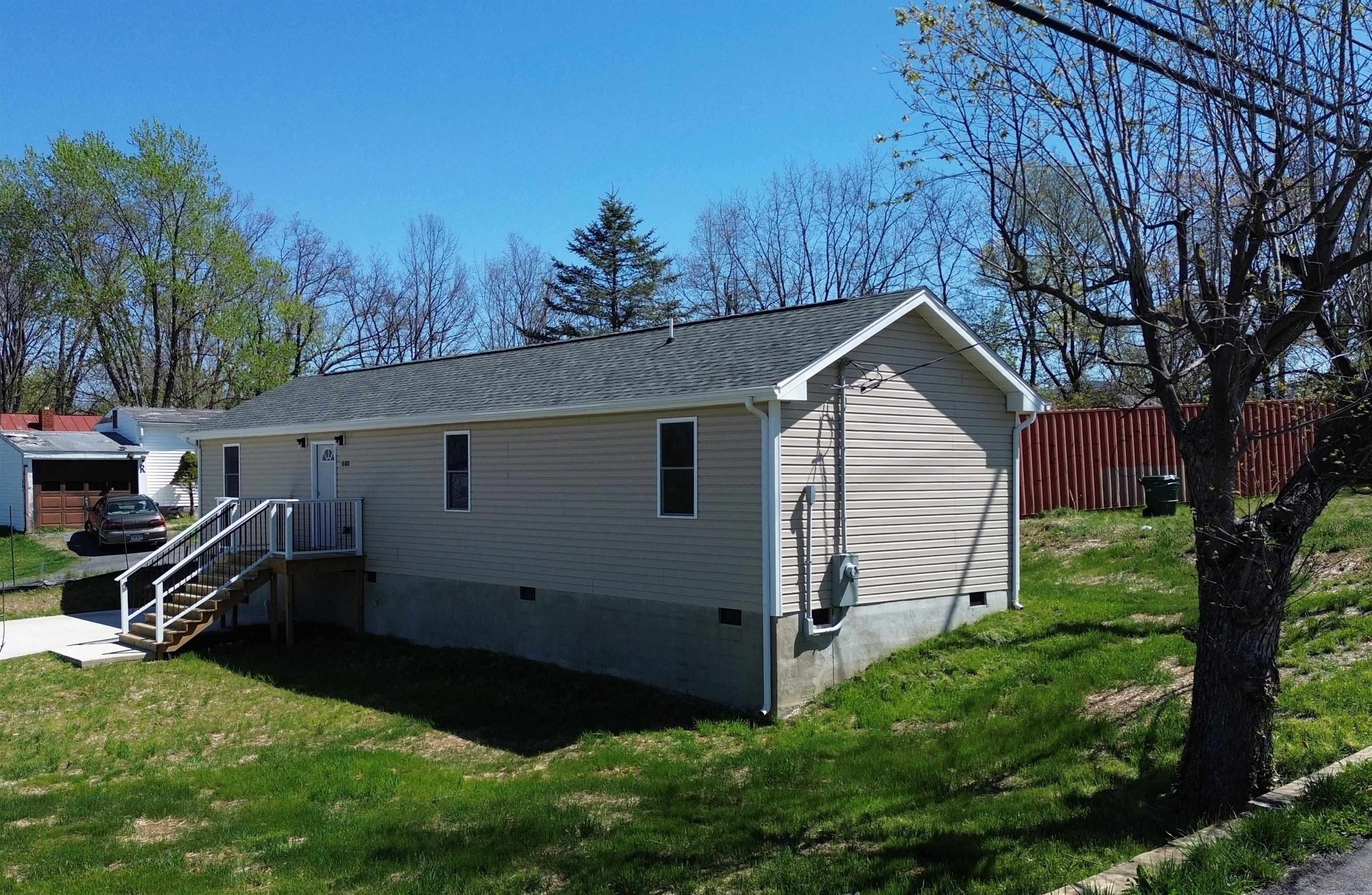 600 N BAYARD AVE, WAYNESBORO, Virginia 22980, 3 Bedrooms Bedrooms, ,2 BathroomsBathrooms,Residential,600 N BAYARD AVE,663040 MLS # 663040