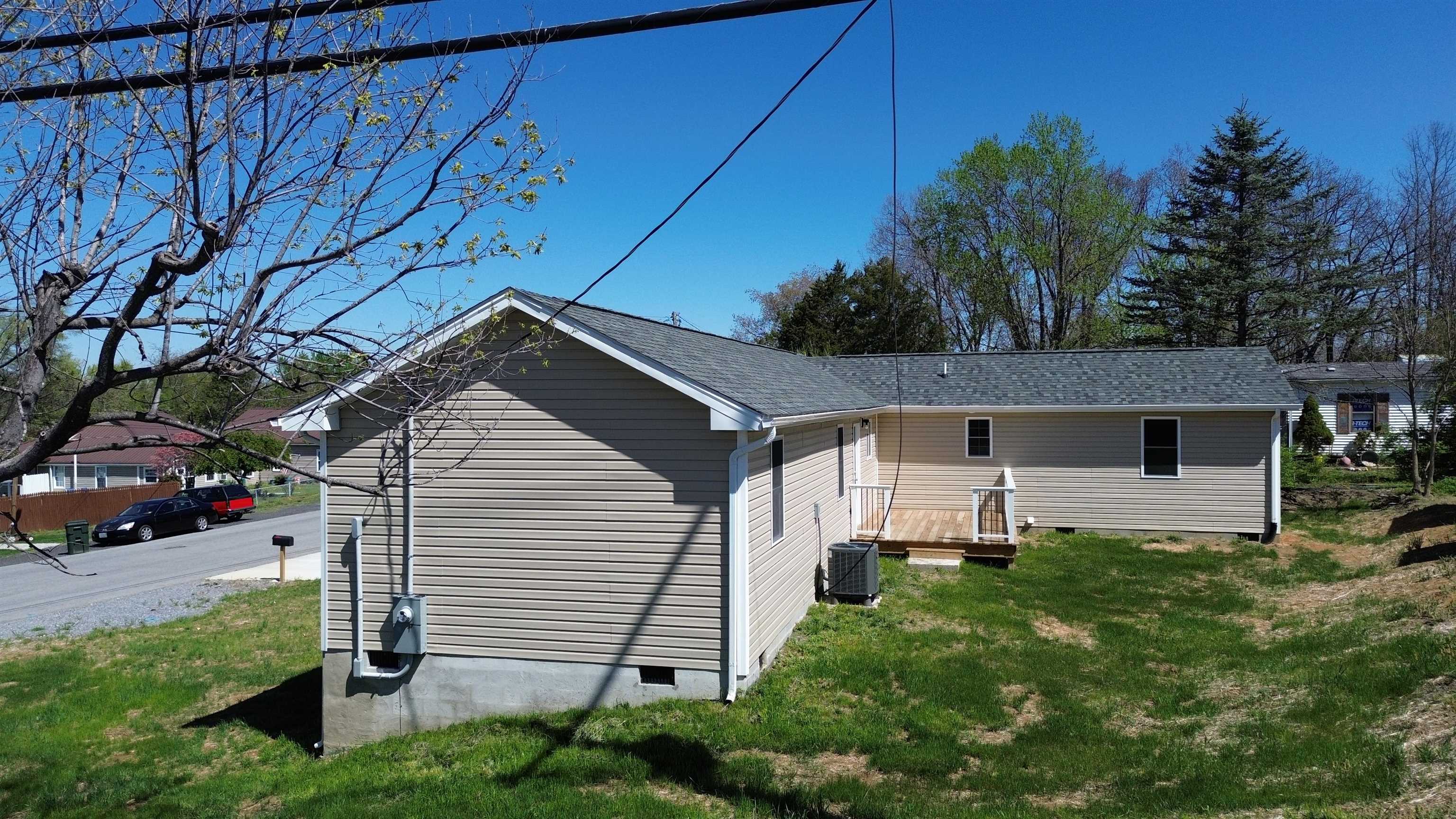 600 N BAYARD AVE, WAYNESBORO, Virginia 22980, 3 Bedrooms Bedrooms, ,2 BathroomsBathrooms,Residential,600 N BAYARD AVE,663040 MLS # 663040