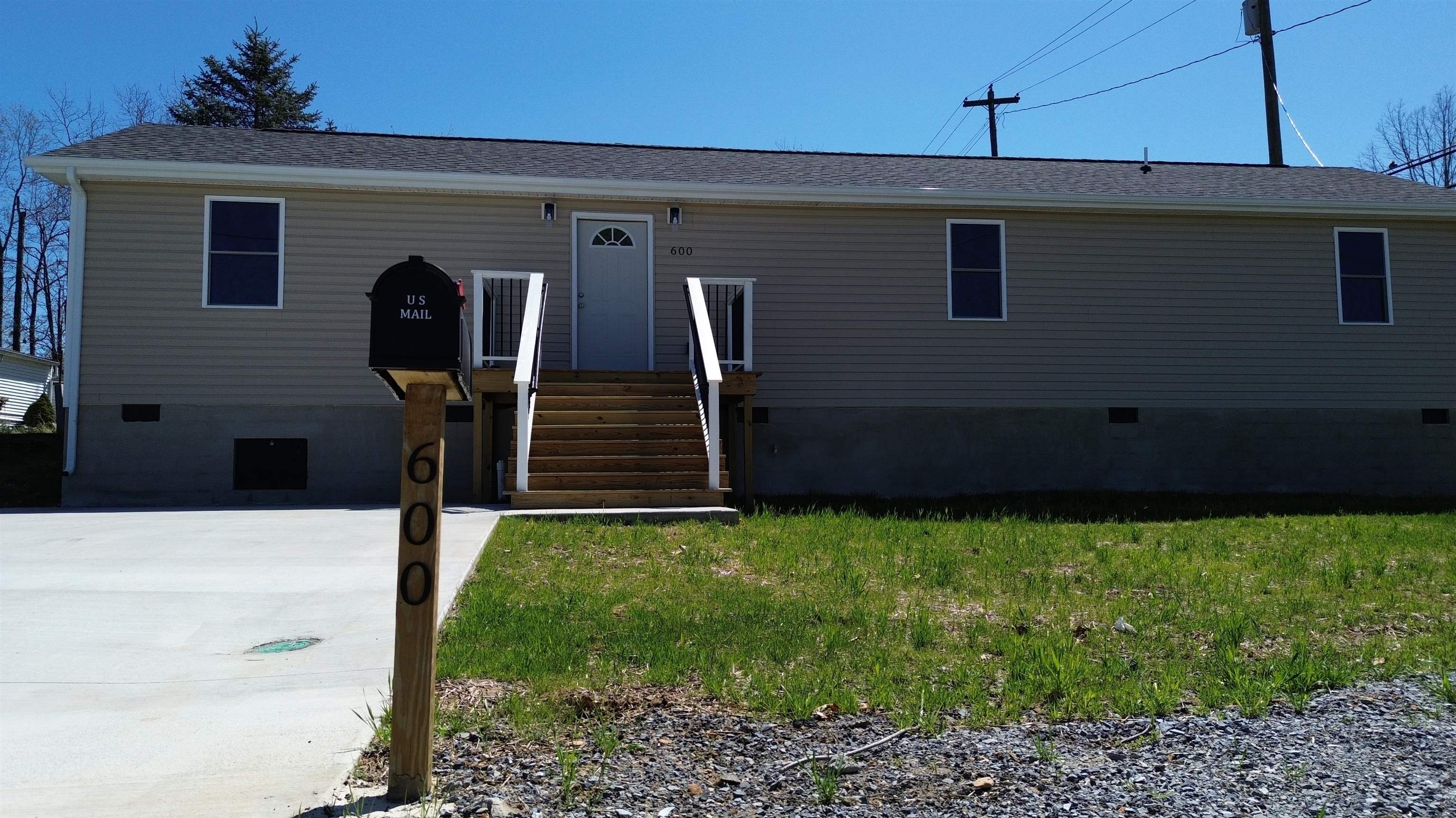 600 N BAYARD AVE, WAYNESBORO, Virginia 22980, 3 Bedrooms Bedrooms, ,2 BathroomsBathrooms,Residential,600 N BAYARD AVE,663040 MLS # 663040